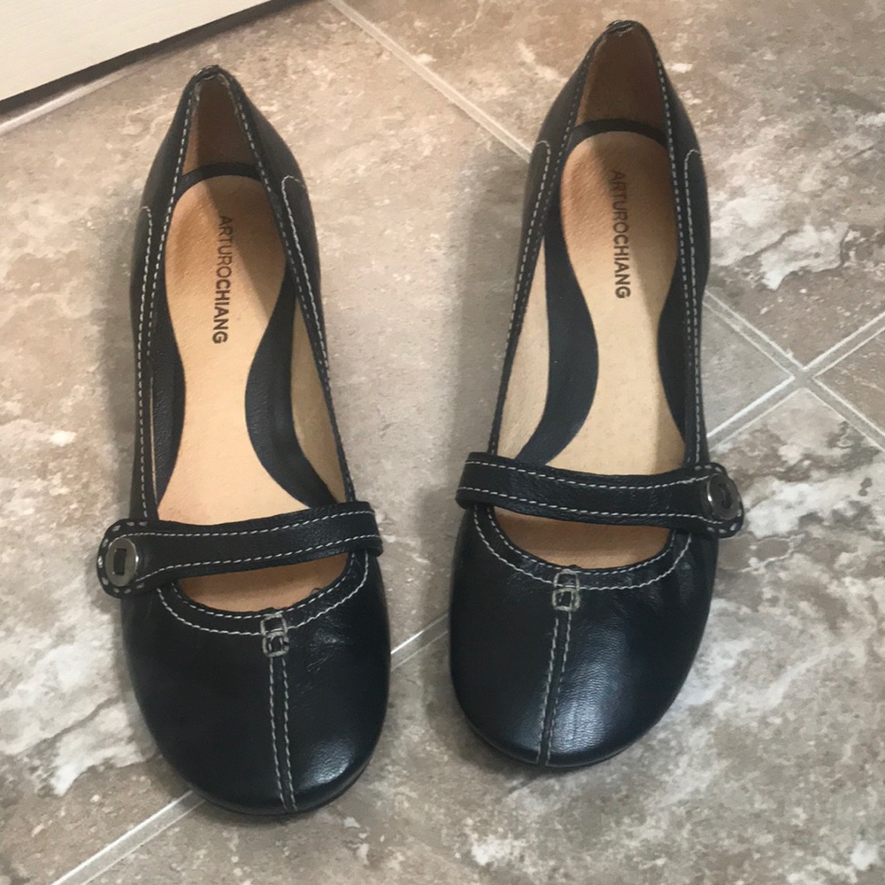 Black shoes.